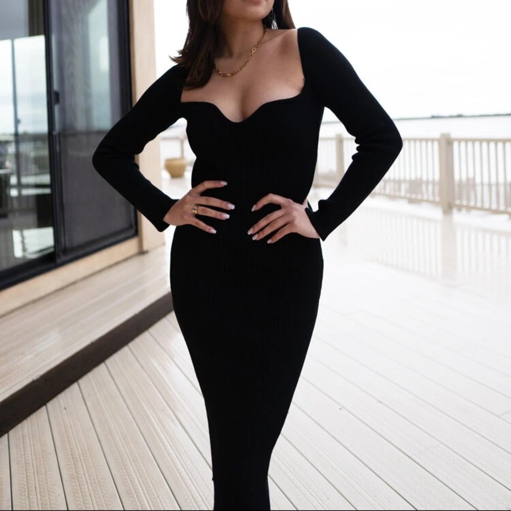 Ribbed knit sweetheart midi dress